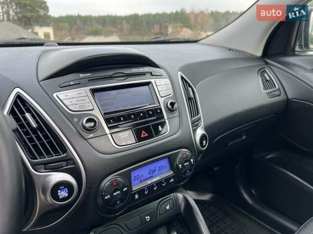 Серый Хендай их35, объемом двигателя 2 л и пробегом 200 тыс. км за 12900 $, фото 57 на Automoto.ua