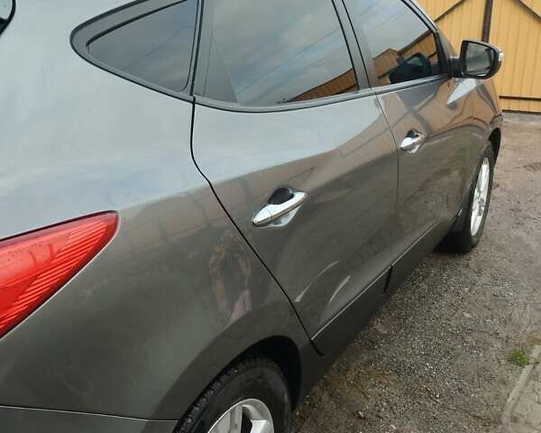 Серый Хендай их35, объемом двигателя 2 л и пробегом 102 тыс. км за 11000 $, фото 5 на Automoto.ua