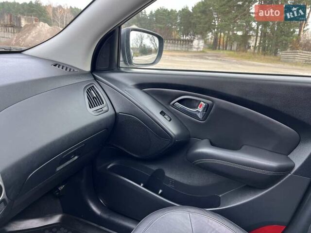 Серый Хендай их35, объемом двигателя 2 л и пробегом 200 тыс. км за 12900 $, фото 65 на Automoto.ua