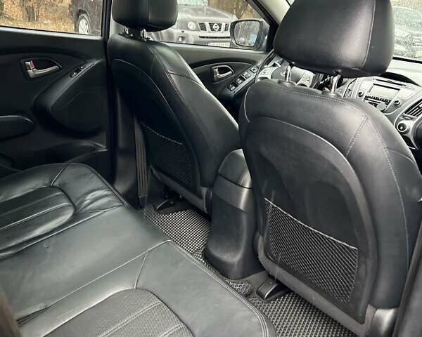 Сірий Хендай іх35, об'ємом двигуна 2.36 л та пробігом 220 тис. км за 11750 $, фото 12 на Automoto.ua