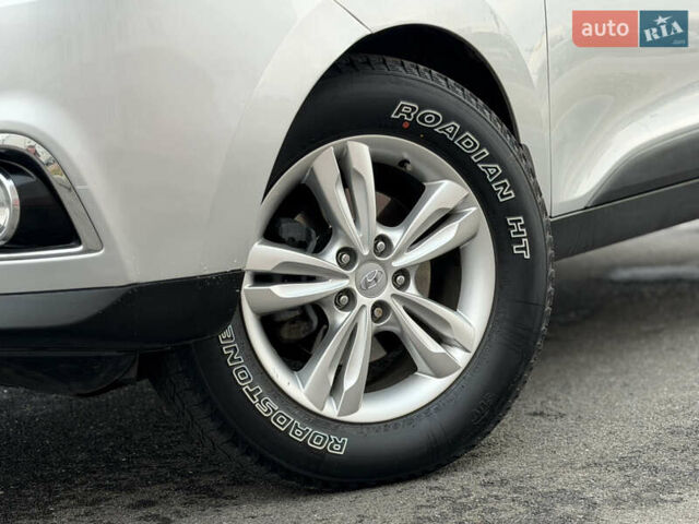 Сірий Хендай іх35, об'ємом двигуна 2 л та пробігом 132 тис. км за 11999 $, фото 4 на Automoto.ua