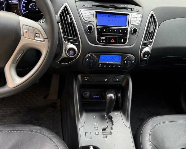 Серый Хендай их35, объемом двигателя 2 л и пробегом 190 тыс. км за 12500 $, фото 13 на Automoto.ua