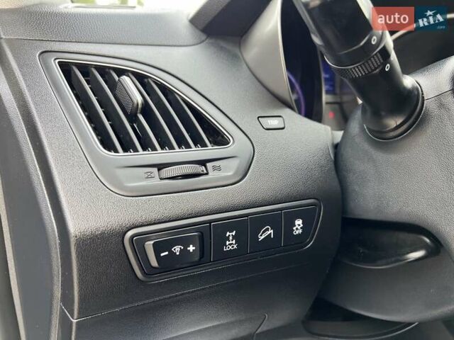 Серый Хендай их35, объемом двигателя 2 л и пробегом 200 тыс. км за 12900 $, фото 59 на Automoto.ua