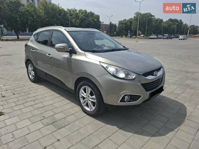 Серый Хендай их35, объемом двигателя 2 л и пробегом 193 тыс. км за 10999 $, фото 6 на Automoto.ua