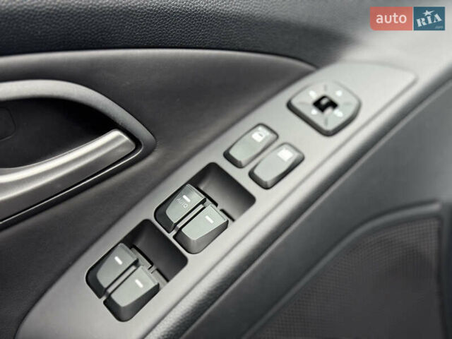 Сірий Хендай іх35, об'ємом двигуна 1.7 л та пробігом 235 тис. км за 11499 $, фото 17 на Automoto.ua