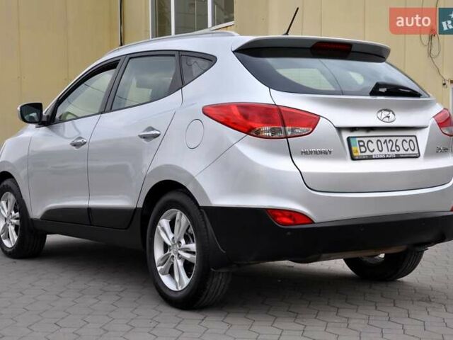 Серый Хендай их35, объемом двигателя 2 л и пробегом 267 тыс. км за 8999 $, фото 13 на Automoto.ua