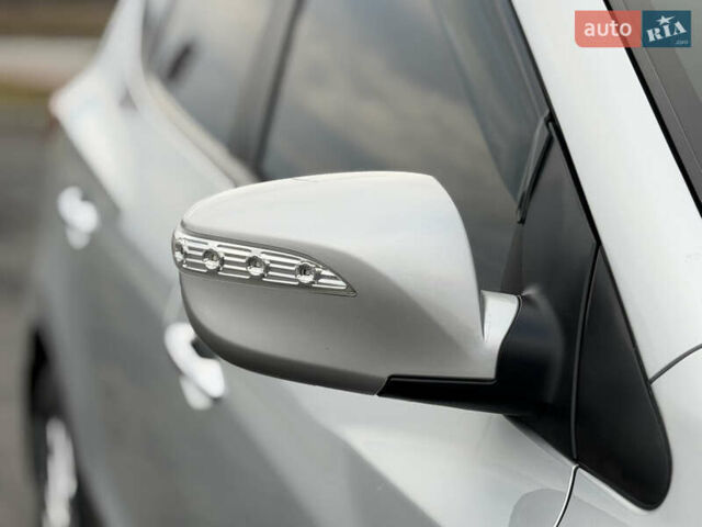 Сірий Хендай іх35, об'ємом двигуна 2 л та пробігом 132 тис. км за 11999 $, фото 6 на Automoto.ua