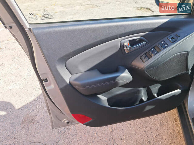 Хендай их35 2011 в Полтаве на Automoto.ua Серый Хендай их35, объемом двигателя 0 л и пробегом 189 тыс. км за 15000 $, фото 11 на Automoto.ua