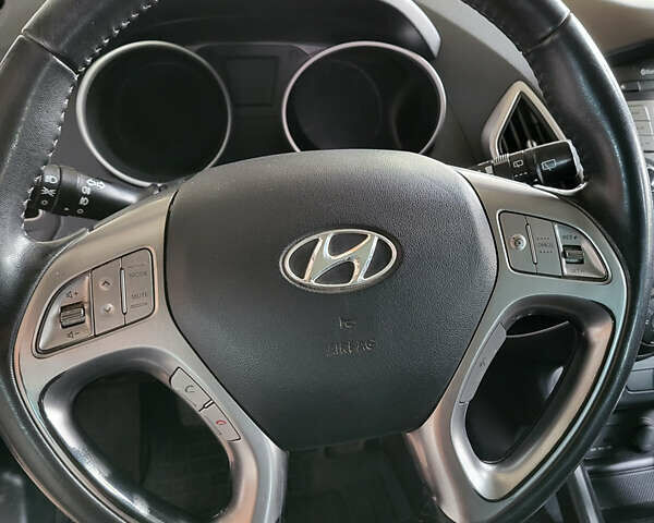 Серый Хендай их35, объемом двигателя 2 л и пробегом 264 тыс. км за 11700 $, фото 27 на Automoto.ua