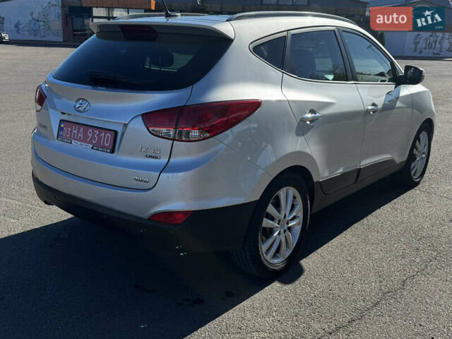 Серый Хендай их35, объемом двигателя 2 л и пробегом 229 тыс. км за 13500 $, фото 5 на Automoto.ua