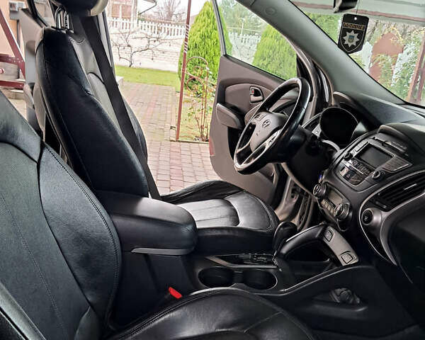 Серый Хендай их35, объемом двигателя 2 л и пробегом 117 тыс. км за 12500 $, фото 4 на Automoto.ua