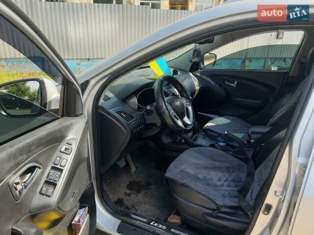 Серый Хендай их35, объемом двигателя 2 л и пробегом 442 тыс. км за 9250 $, фото 7 на Automoto.ua