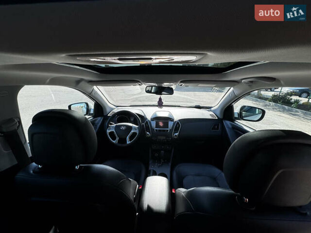 Серый Хендай их35, объемом двигателя 2 л и пробегом 229 тыс. км за 13500 $, фото 18 на Automoto.ua