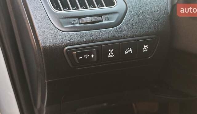 Серый Хендай их35, объемом двигателя 2 л и пробегом 248 тыс. км за 13200 $, фото 24 на Automoto.ua