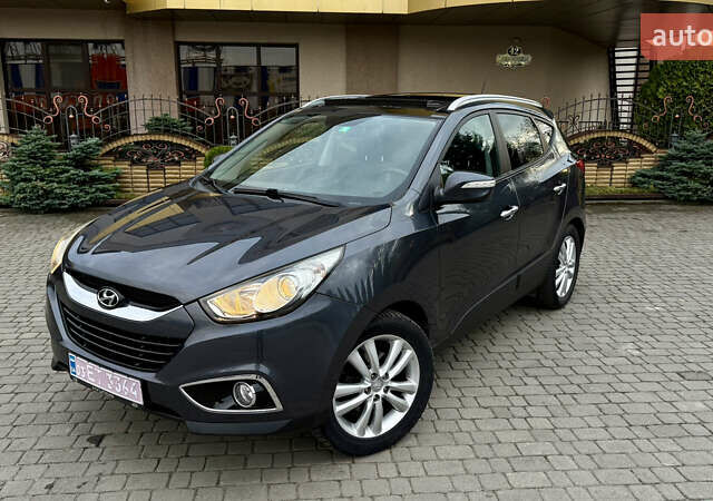 Серый Хендай их35, объемом двигателя 2 л и пробегом 245 тыс. км за 13500 $, фото 3 на Automoto.ua