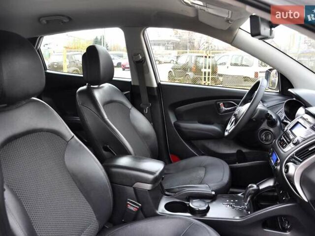 Серый Хендай их35, объемом двигателя 2 л и пробегом 267 тыс. км за 8999 $, фото 28 на Automoto.ua