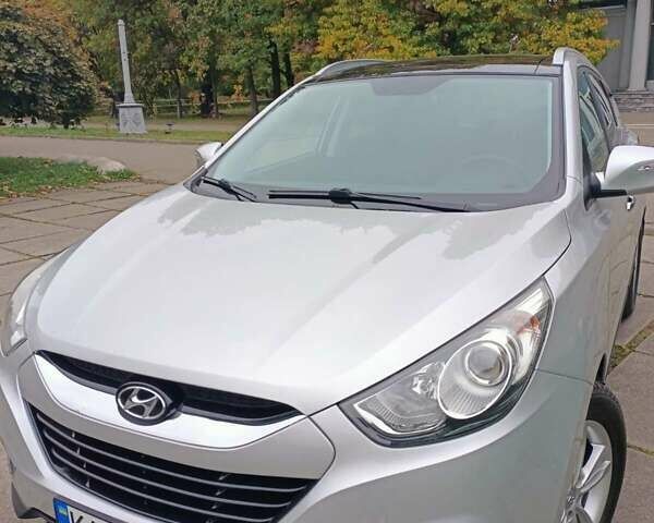 Серый Хендай их35, объемом двигателя 2 л и пробегом 230 тыс. км за 11500 $, фото 7 на Automoto.ua