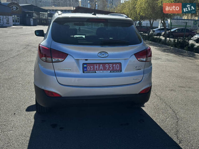 Серый Хендай их35, объемом двигателя 2 л и пробегом 229 тыс. км за 13500 $, фото 4 на Automoto.ua