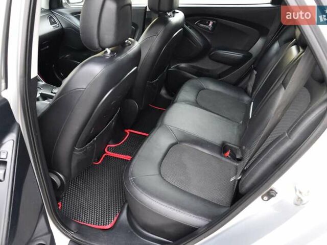 Серый Хендай их35, объемом двигателя 2 л и пробегом 267 тыс. км за 8999 $, фото 20 на Automoto.ua