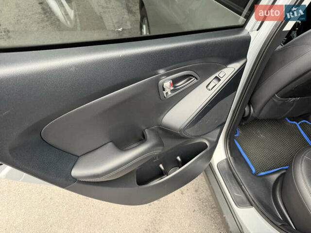 Сірий Хендай іх35, об'ємом двигуна 2 л та пробігом 132 тис. км за 11999 $, фото 34 на Automoto.ua