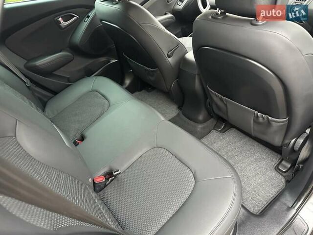 Серый Хендай их35, объемом двигателя 2 л и пробегом 107 тыс. км за 15900 $, фото 45 на Automoto.ua