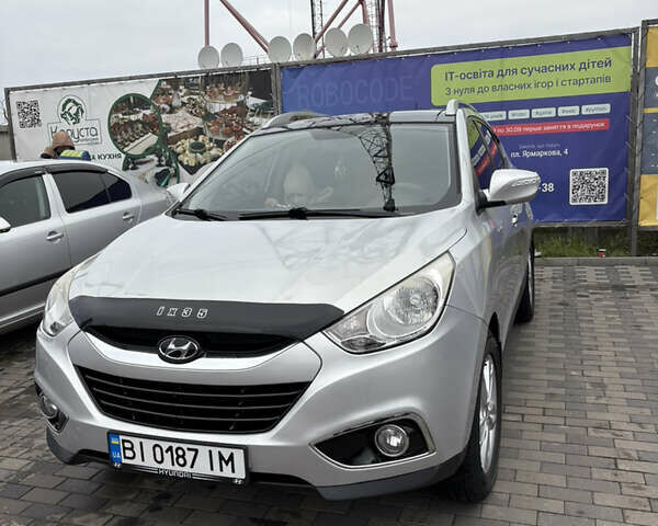 Сірий Хендай іх35, об'ємом двигуна 2 л та пробігом 237 тис. км за 12200 $, фото 1 на Automoto.ua