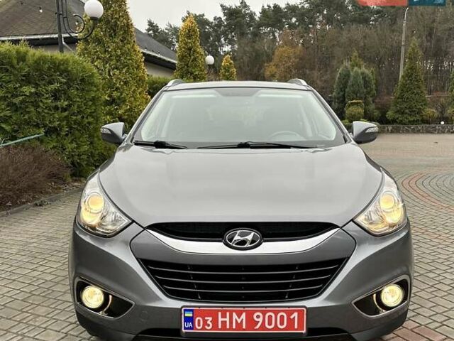 Серый Хендай их35, объемом двигателя 2 л и пробегом 107 тыс. км за 15900 $, фото 1 на Automoto.ua