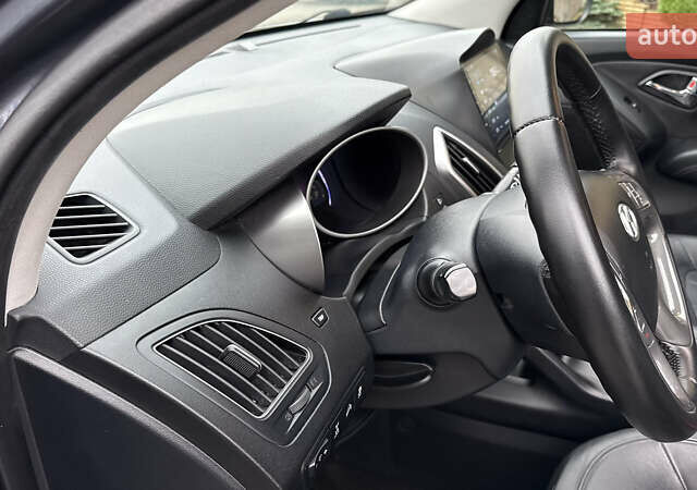 Серый Хендай их35, объемом двигателя 2 л и пробегом 245 тыс. км за 13500 $, фото 20 на Automoto.ua