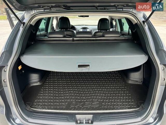 Серый Хендай их35, объемом двигателя 2 л и пробегом 200 тыс. км за 12900 $, фото 88 на Automoto.ua