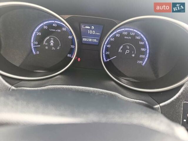 Серый Хендай их35, объемом двигателя 2 л и пробегом 238 тыс. км за 10000 $, фото 8 на Automoto.ua