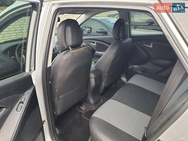 Хендай их35 2011 в Одессе на Automoto.ua Серый Хендай их35, объемом двигателя 2 л и пробегом 130 тыс. км за 12000 $, фото 18 на Automoto.ua