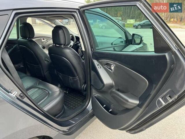 Серый Хендай их35, объемом двигателя 2 л и пробегом 200 тыс. км за 12900 $, фото 74 на Automoto.ua