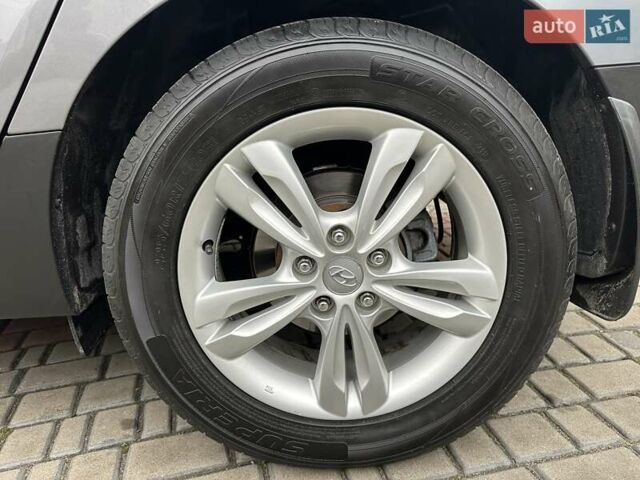 Серый Хендай их35, объемом двигателя 2 л и пробегом 107 тыс. км за 15900 $, фото 62 на Automoto.ua