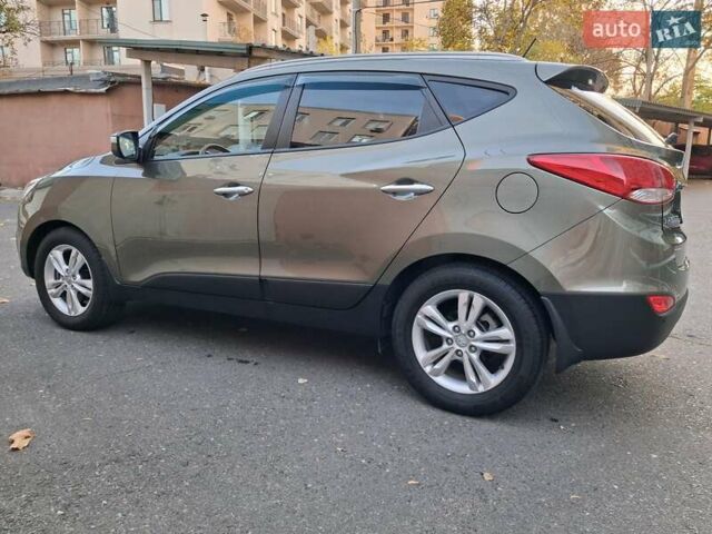 Серый Хендай их35, объемом двигателя 2 л и пробегом 101 тыс. км за 12700 $, фото 3 на Automoto.ua