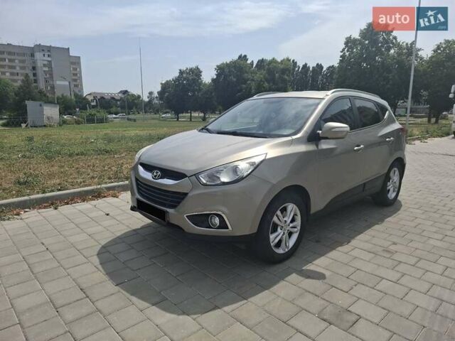 Серый Хендай их35, объемом двигателя 2 л и пробегом 193 тыс. км за 10999 $, фото 9 на Automoto.ua