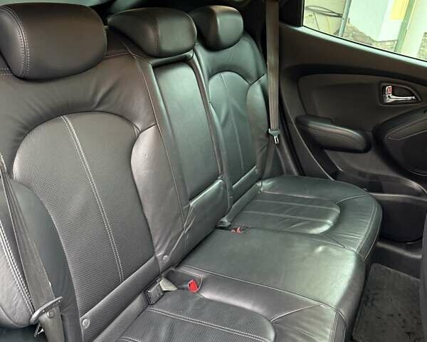 Серый Хендай их35, объемом двигателя 2 л и пробегом 190 тыс. км за 12500 $, фото 22 на Automoto.ua