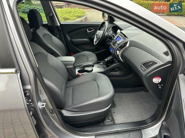 Серый Хендай их35, объемом двигателя 2 л и пробегом 107 тыс. км за 15900 $, фото 38 на Automoto.ua