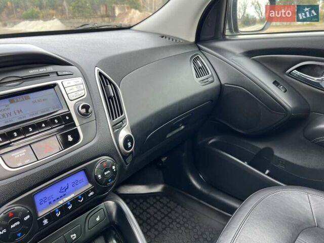 Серый Хендай их35, объемом двигателя 2 л и пробегом 200 тыс. км за 12900 $, фото 64 на Automoto.ua