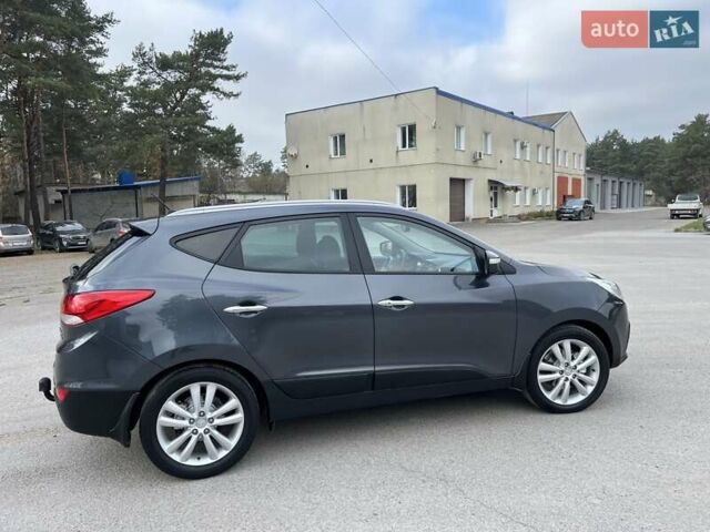 Серый Хендай их35, объемом двигателя 2 л и пробегом 200 тыс. км за 12900 $, фото 10 на Automoto.ua