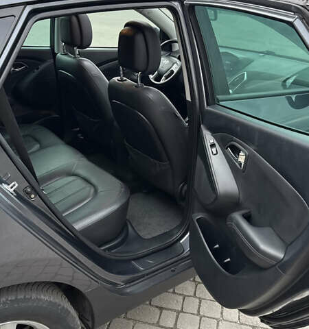 Серый Хендай их35, объемом двигателя 2 л и пробегом 245 тыс. км за 13500 $, фото 34 на Automoto.ua