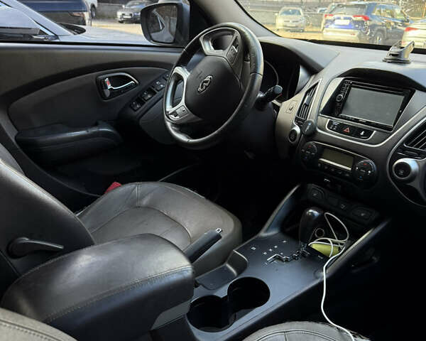 Хендай их35 2011 в Киеве на Automoto.ua Серый Хендай их35, объемом двигателя 2 л и пробегом 240 тыс. км за 11500 $, фото 4 на Automoto.ua