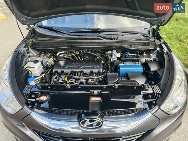 Серый Хендай их35, объемом двигателя 2 л и пробегом 187 тыс. км за 12900 $, фото 15 на Automoto.ua