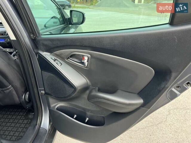 Серый Хендай их35, объемом двигателя 2 л и пробегом 200 тыс. км за 12900 $, фото 75 на Automoto.ua