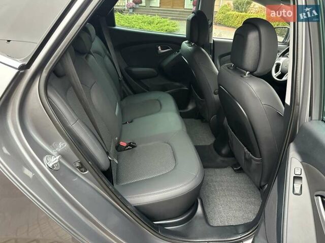 Серый Хендай их35, объемом двигателя 2 л и пробегом 107 тыс. км за 15900 $, фото 43 на Automoto.ua