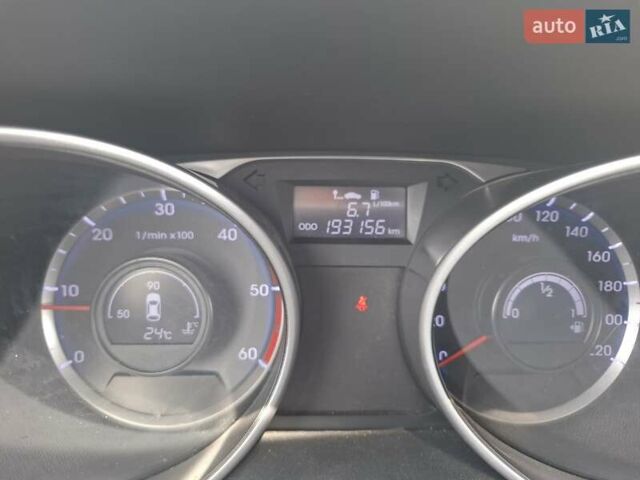 Серый Хендай их35, объемом двигателя 2 л и пробегом 193 тыс. км за 10999 $, фото 29 на Automoto.ua