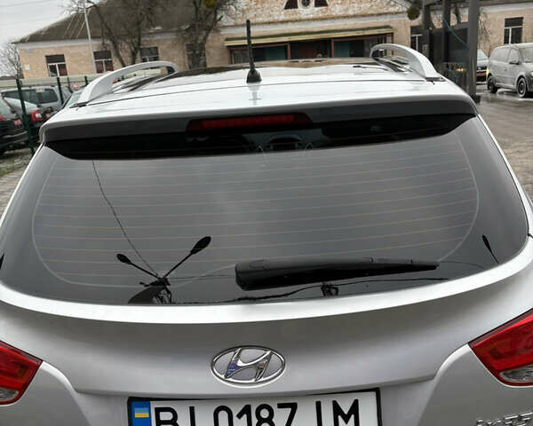 Сірий Хендай іх35, об'ємом двигуна 2 л та пробігом 237 тис. км за 12200 $, фото 4 на Automoto.ua