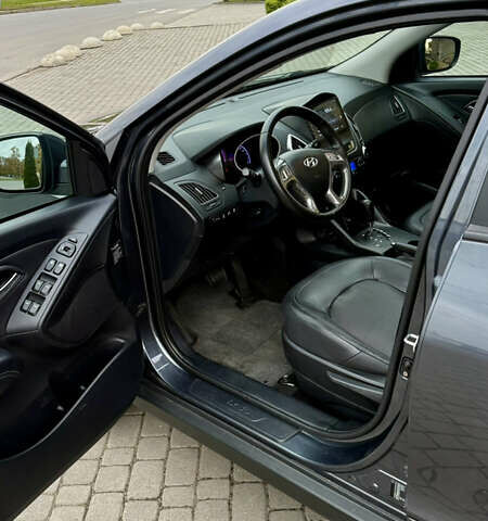 Серый Хендай их35, объемом двигателя 2 л и пробегом 245 тыс. км за 13500 $, фото 13 на Automoto.ua