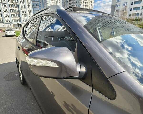 Серый Хендай их35, объемом двигателя 2 л и пробегом 187 тыс. км за 12900 $, фото 28 на Automoto.ua