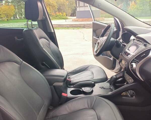 Серый Хендай их35, объемом двигателя 2 л и пробегом 230 тыс. км за 11500 $, фото 35 на Automoto.ua