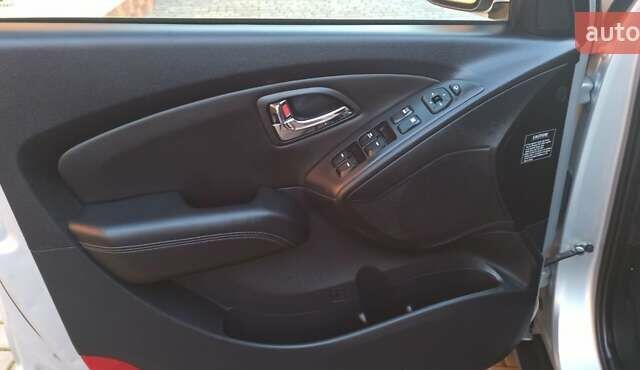 Серый Хендай их35, объемом двигателя 2 л и пробегом 248 тыс. км за 13200 $, фото 12 на Automoto.ua